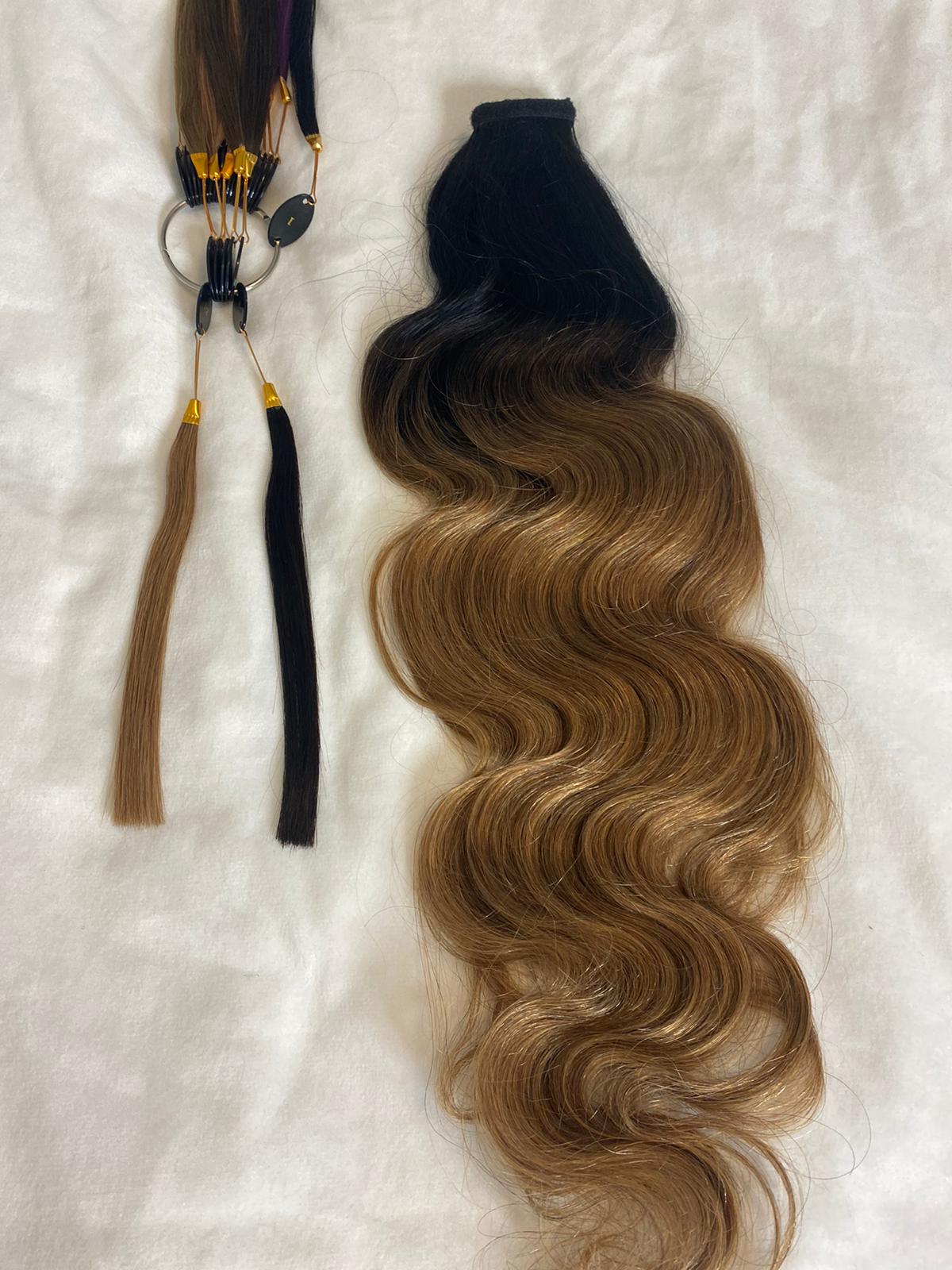 cola hecha de cabello humano, con gancho y banda ajustable para mayor facilidad de poner.