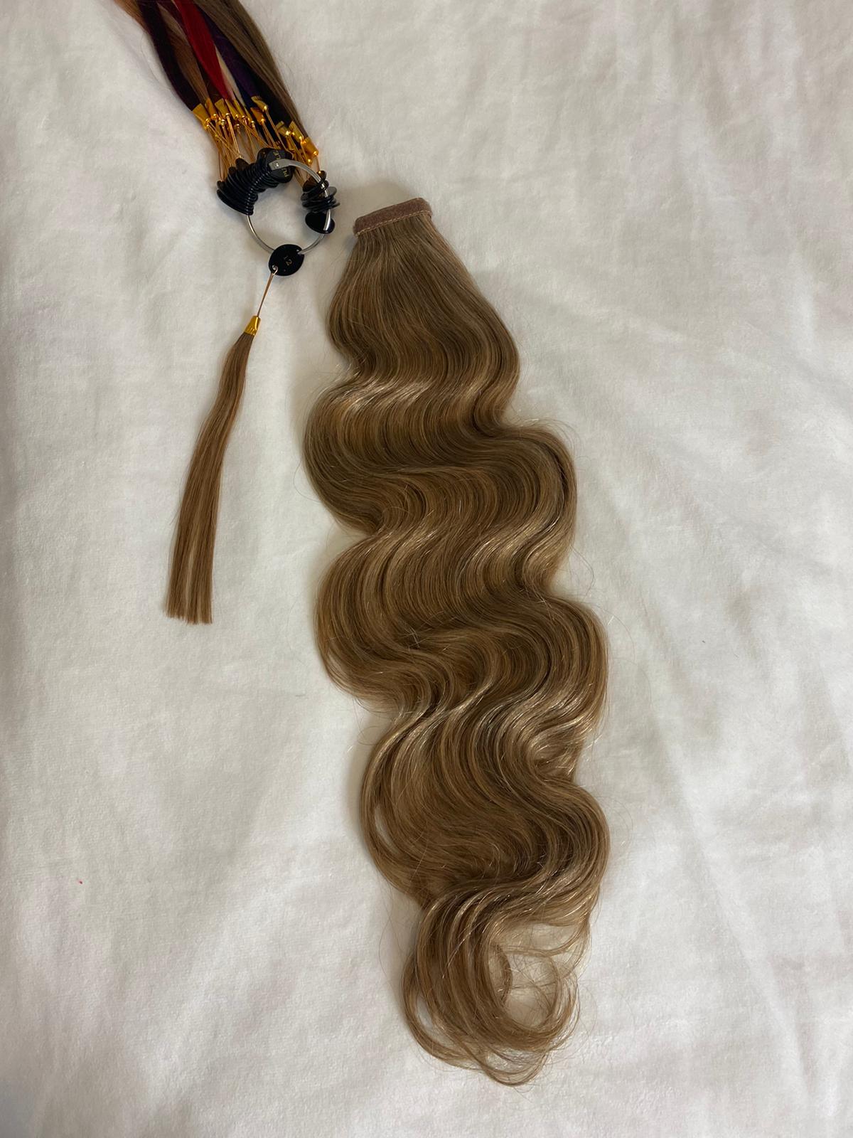 cola hecha de cabello humano, con gancho y banda ajustable para mayor facilidad de poner.