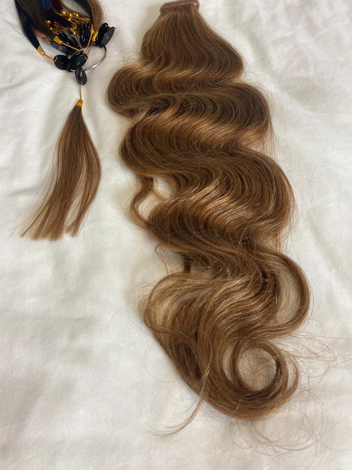 cola hecha de cabello humano, con gancho y banda ajustable para mayor facilidad de poner.